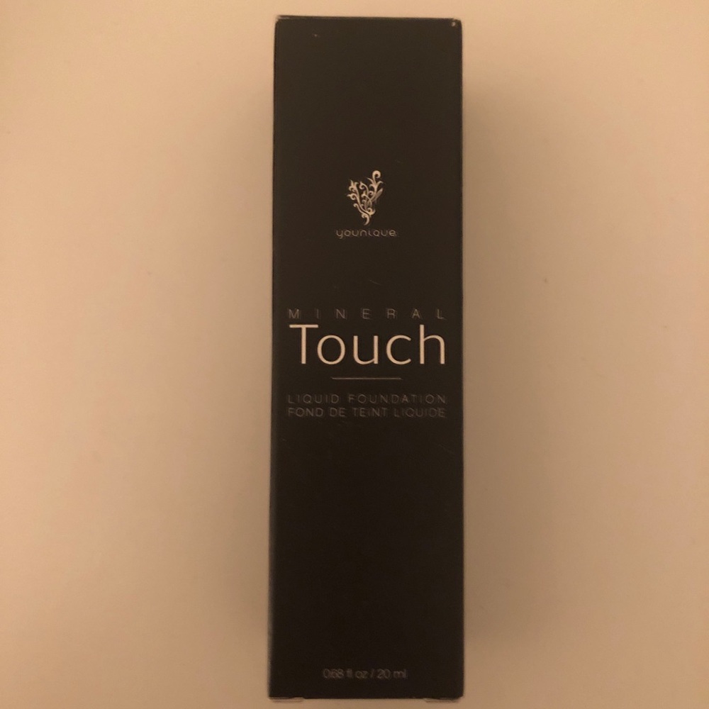 Younique Touch Liquid Foundation in Organza